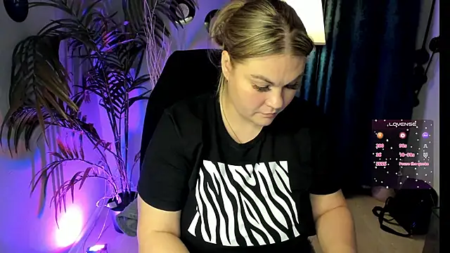 Snapshot of ZenaPallmer chatting on October 2025 07:12:02 PM ZenaPallmer online show from October 2025 07:12:02 PM