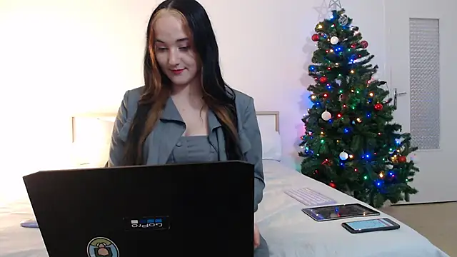 Snapshot of Crystal-dreamt chatting on December 2024 02:44:01 PM Crystal-dreamt online show from December 2024 02:44:01 PM