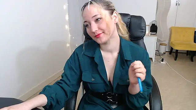 Snapshot of Crystal-dreamt chatting on October 2025 08:14:01 AM Crystal-dreamt online show from October 2025 08:14:01 AM