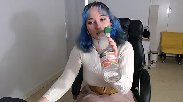 Crystal-dreamt online show from November 2025 10:16:01 AM