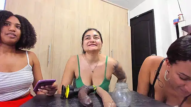 Snapshot of andreita_trujillos chatting on September 2025 08:30:01 PM andreita trujillos online show from September 2025 08:30:01 PM