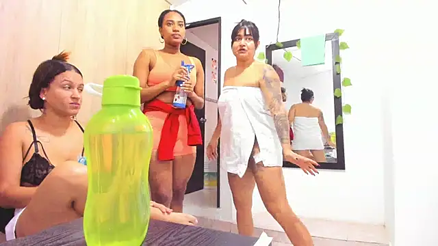 Snapshot of andreita_trujillos chatting on October 2025 04:18:01 PM andreita trujillos online show from October 2025 04:18:01 PM