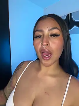 Snapshot of meganjames1 chatting on April 2026 12:10:01 AM meganjames1 online show from April 2026 12:10:01 AM