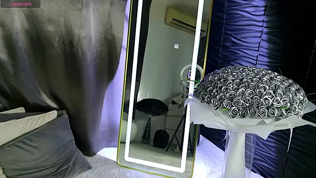 Snapshot of moniqque chatting on February 2025 11:50:01 AM moniqque online show from February 2025 11:50:01 AM