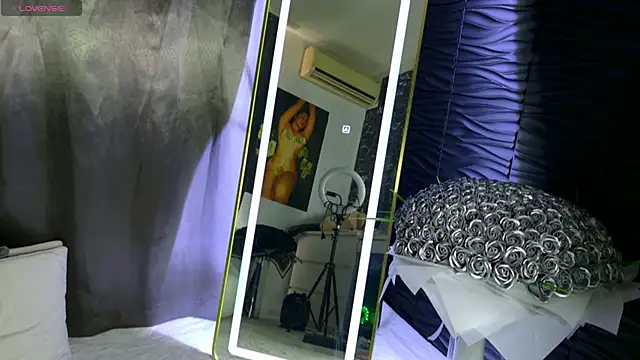 Snapshot of moniqque chatting on March 2025 11:38:02 AM moniqque online show from March 2025 11:38:02 AM