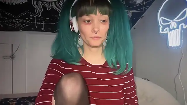 Snapshot of FRRANNKIE chatting on December 2024 03:53:01 AM FRRANNKIE online show from December 2024 03:53:01 AM