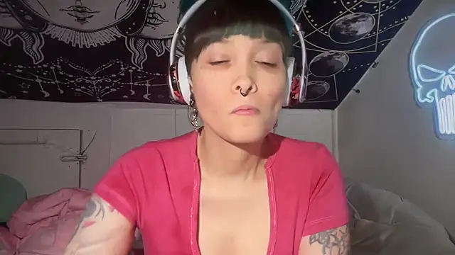 Snapshot of FRRANNKIE chatting on January 2025 04:30:02 AM FRRANNKIE online show from January 2025 04:30:02 AM