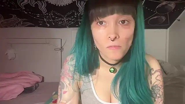 Snapshot of FRRANNKIE chatting on January 2025 01:38:01 AM FRRANNKIE online show from January 2025 01:38:01 AM