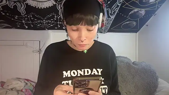 Snapshot of FRRANNKIE chatting on January 2025 05:37:02 AM FRRANNKIE online show from January 2025 05:37:02 AM