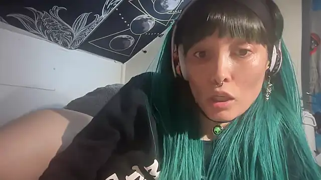 Snapshot of FRRANNKIE chatting on January 2025 08:39:01 AM FRRANNKIE online show from January 2025 08:39:01 AM