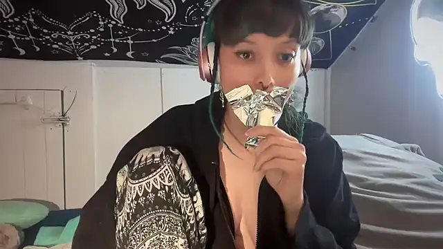 Snapshot of FRRANNKIE chatting on January 2025 06:17:01 AM FRRANNKIE online show from January 2025 06:17:01 AM