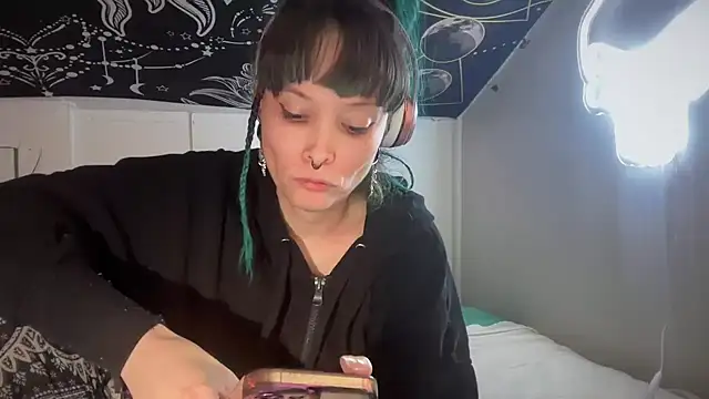 Snapshot of FRRANNKIE chatting on January 2025 09:18:02 AM FRRANNKIE online show from January 2025 09:18:02 AM