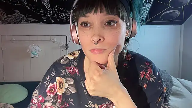 Snapshot of FRRANNKIE chatting on January 2025 09:08:01 AM FRRANNKIE online show from January 2025 09:08:01 AM