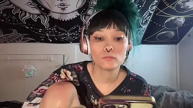 Snapshot of FRRANNKIE chatting on January 2025 12:11:02 PM FRRANNKIE online show from January 2025 12:11:02 PM