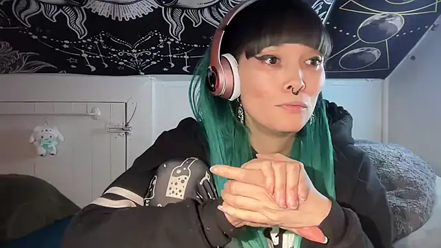 Snapshot of FRRANNKIE chatting on January 2025 01:02:01 PM FRRANNKIE online show from January 2025 01:02:01 PM