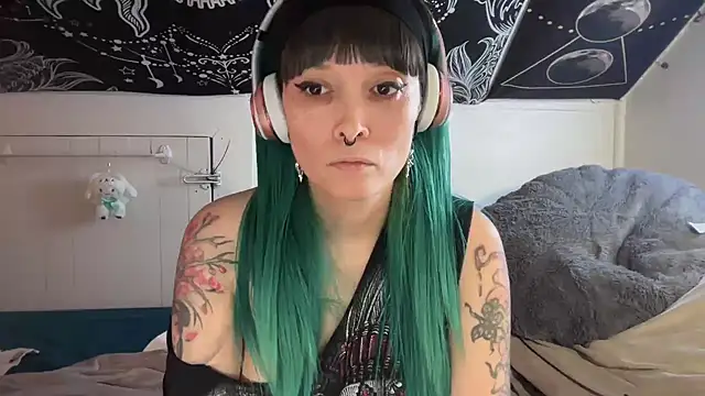 Snapshot of FRRANNKIE chatting on February 2025 12:02:02 PM FRRANNKIE online show from February 2025 12:02:02 PM