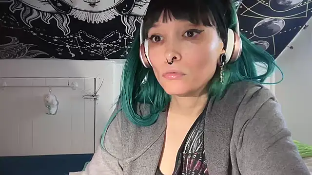 Snapshot of FRRANNKIE chatting on February 2025 03:07:01 PM FRRANNKIE online show from February 2025 03:07:01 PM