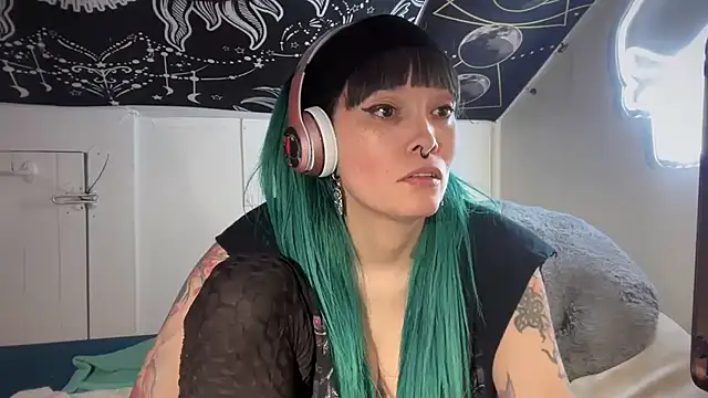 Snapshot of FRRANNKIE chatting on February 2025 06:20:02 PM FRRANNKIE online show from February 2025 06:20:02 PM