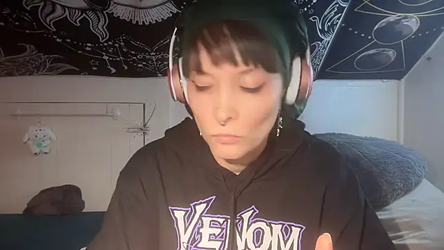 Snapshot of FRRANNKIE chatting on February 2025 03:06:01 PM FRRANNKIE online show from February 2025 03:06:01 PM