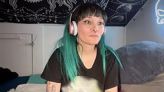 Snapshot of FRRANNKIE chatting on February 2025 07:42:01 PM FRRANNKIE online show from February 2025 07:42:01 PM