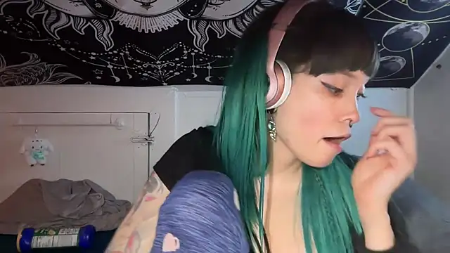 Snapshot of FRRANNKIE chatting on February 2025 04:18:02 PM FRRANNKIE online show from February 2025 04:18:02 PM