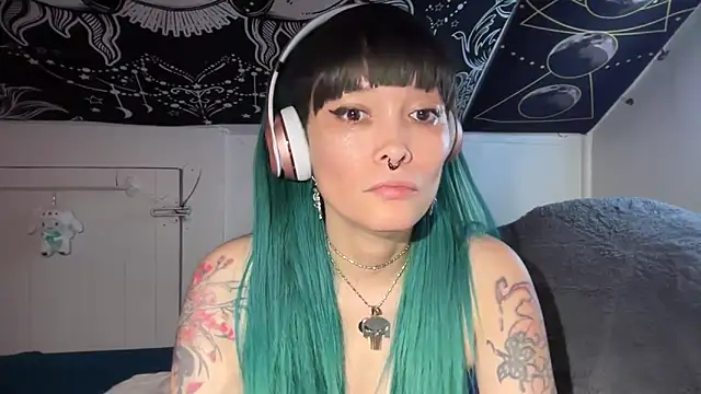 Snapshot of FRRANNKIE chatting on February 2025 06:35:02 PM FRRANNKIE online show from February 2025 06:35:02 PM