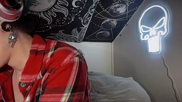 Snapshot of FRRANNKIE chatting on February 2025 02:53:01 AM FRRANNKIE online show from February 2025 02:53:01 AM