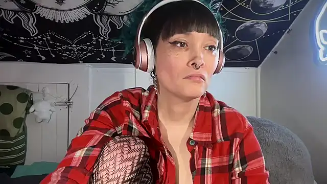 Snapshot of FRRANNKIE chatting on February 2025 06:32:02 AM FRRANNKIE online show from February 2025 06:32:02 AM