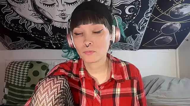 Snapshot of FRRANNKIE chatting on February 2025 09:37:01 AM FRRANNKIE online show from February 2025 09:37:01 AM