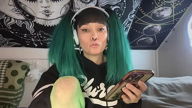 Snapshot of FRRANNKIE chatting on February 2025 04:42:02 AM FRRANNKIE online show from February 2025 04:42:02 AM