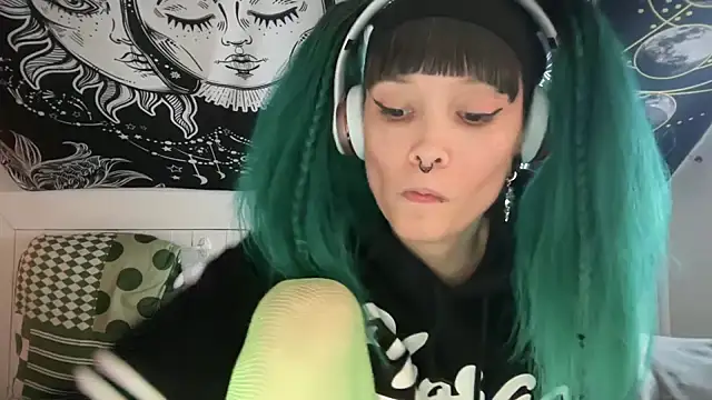 Snapshot of FRRANNKIE chatting on February 2025 07:47:02 AM FRRANNKIE online show from February 2025 07:47:02 AM