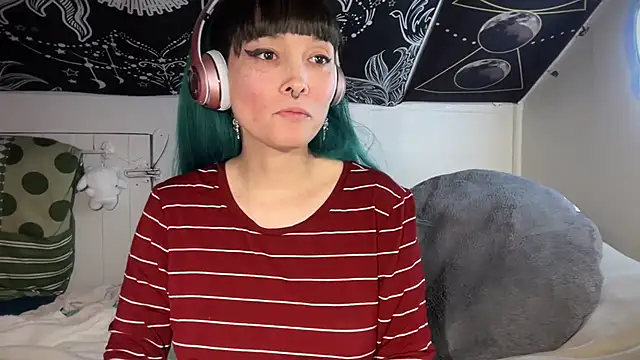 Snapshot of FRRANNKIE chatting on February 2025 10:48:02 AM FRRANNKIE online show from February 2025 10:48:02 AM