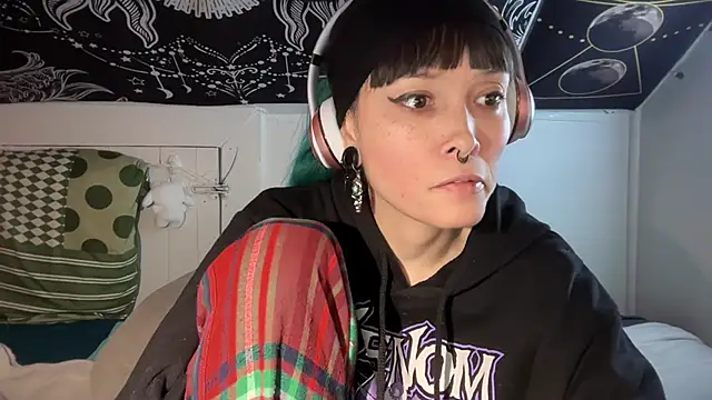 Snapshot of FRRANNKIE chatting on February 2025 01:22:01 PM FRRANNKIE online show from February 2025 01:22:01 PM