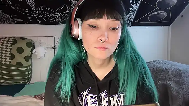 Snapshot of FRRANNKIE chatting on February 2025 07:32:02 PM FRRANNKIE online show from February 2025 07:32:02 PM