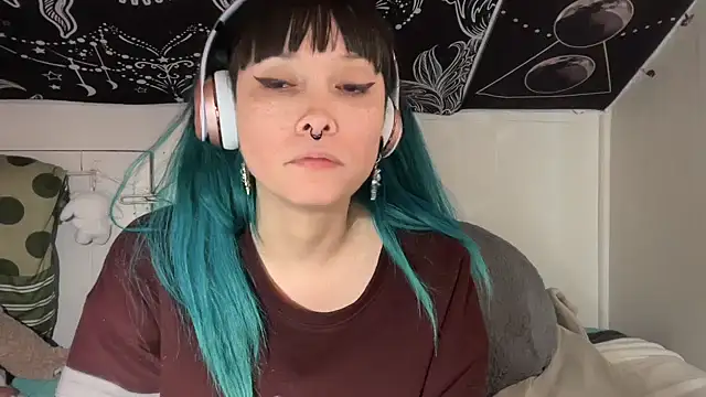 Snapshot of FRRANNKIE chatting on February 2025 06:52:01 PM FRRANNKIE online show from February 2025 06:52:01 PM