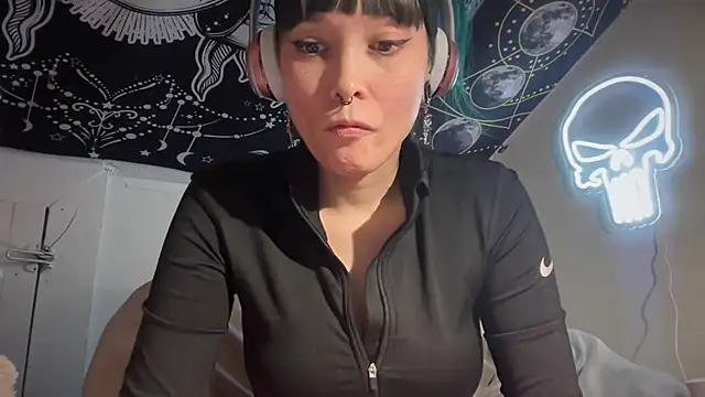 Snapshot of FRRANNKIE chatting on February 2025 03:40:01 PM FRRANNKIE online show from February 2025 03:40:01 PM