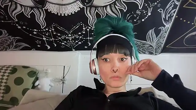 Snapshot of FRRANNKIE chatting on February 2025 06:45:01 PM FRRANNKIE online show from February 2025 06:45:01 PM