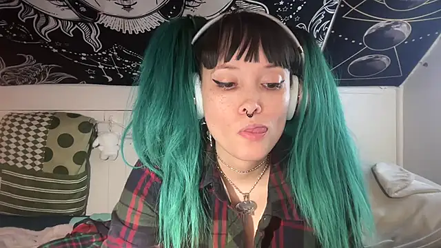 Snapshot of FRRANNKIE chatting on February 2025 07:26:01 PM FRRANNKIE online show from February 2025 07:26:01 PM