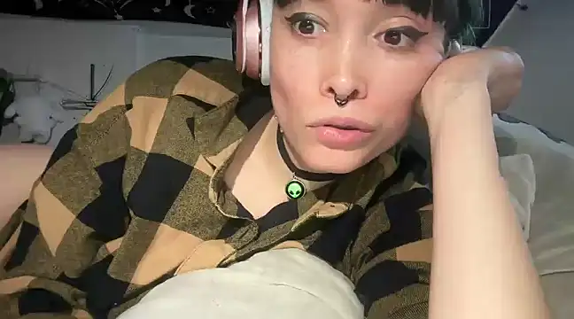 Snapshot of FRRANNKIE chatting on March 2025 06:32:01 PM FRRANNKIE online show from March 2025 06:32:01 PM