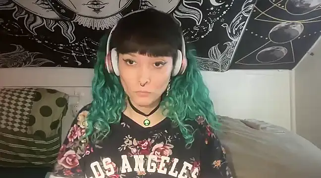 Snapshot of FRRANNKIE chatting on March 2025 08:42:02 PM FRRANNKIE online show from March 2025 08:42:02 PM