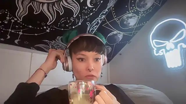 Snapshot of FRRANNKIE chatting on March 2025 10:54:02 AM FRRANNKIE online show from March 2025 10:54:02 AM