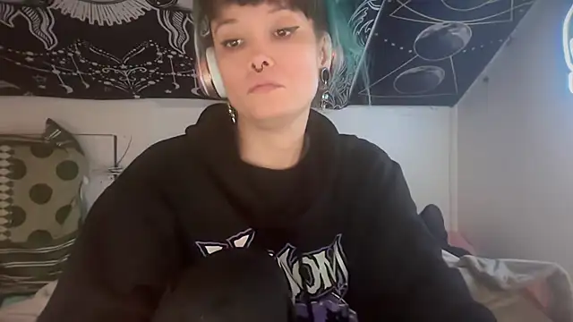 Snapshot of FRRANNKIE chatting on March 2025 05:31:01 PM FRRANNKIE online show from March 2025 05:31:01 PM