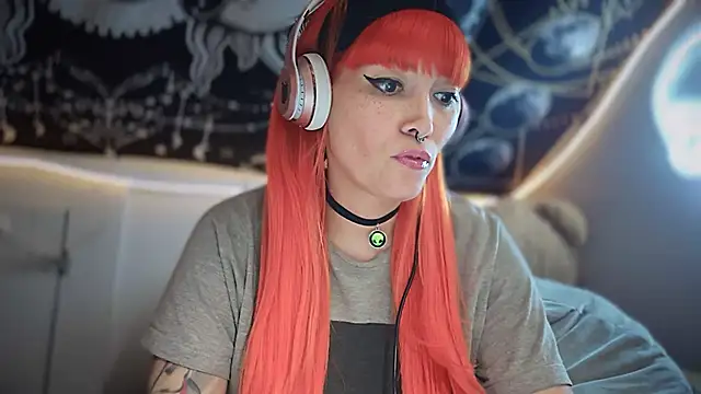 Snapshot of FRRANNKIE chatting on September 2025 08:31:01 PM FRRANNKIE online show from September 2025 08:31:01 PM