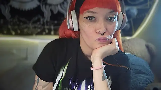 Snapshot of FRRANNKIE chatting on September 2025 07:32:01 AM FRRANNKIE online show from September 2025 07:32:01 AM