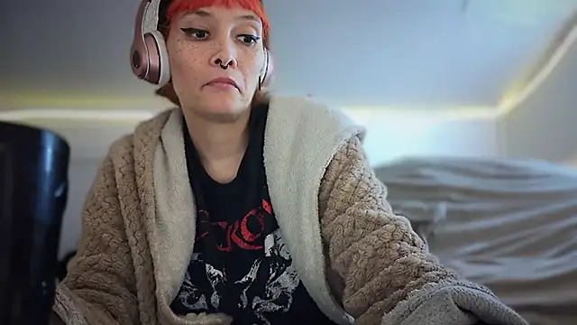 Snapshot of FRRANNKIE chatting on October 2025 03:04:02 AM FRRANNKIE online show from October 2025 03:04:02 AM