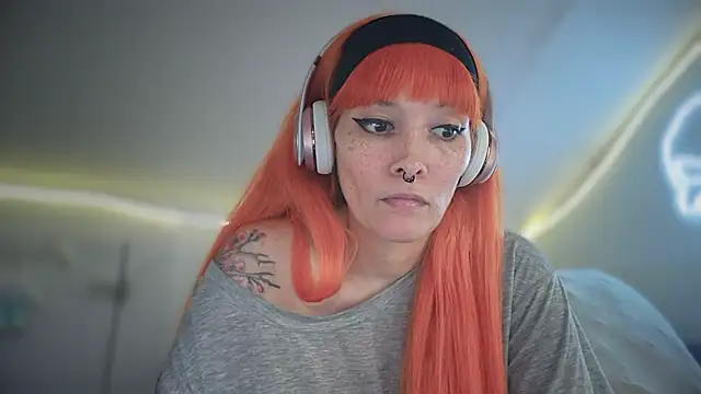 Snapshot of FRRANNKIE chatting on October 2025 04:45:01 AM FRRANNKIE online show from October 2025 04:45:01 AM