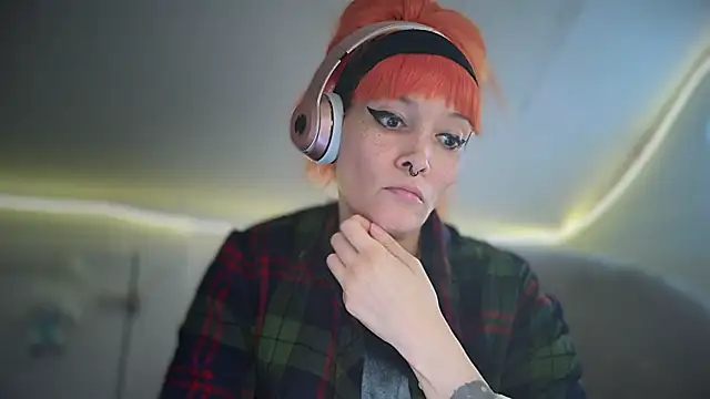 Snapshot of FRRANNKIE chatting on October 2025 07:09:02 AM FRRANNKIE online show from October 2025 07:09:02 AM