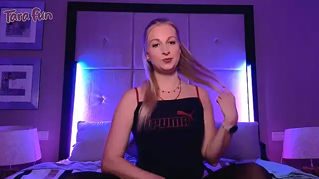 Snapshot of TARA-FUN chatting on September 2025 09:52:02 PM TARA-FUN online show from September 2025 09:52:02 PM