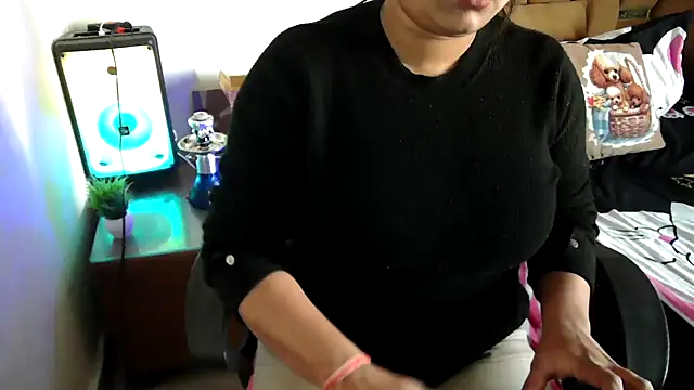 Snapshot of shivi_moto chatting on February 2025 05:40:02 AM shivi moto online show from February 2025 05:40:02 AM