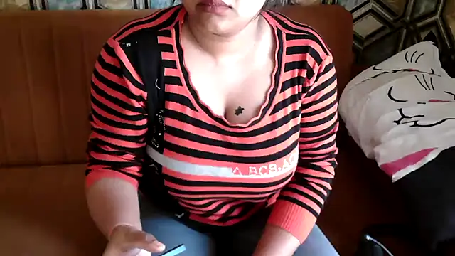 Snapshot of shivi_moto chatting on February 2025 09:32:02 AM shivi moto online show from February 2025 09:32:02 AM